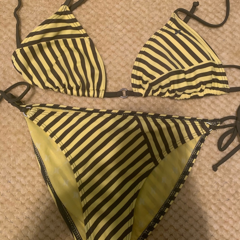Hurley 2 piece size med